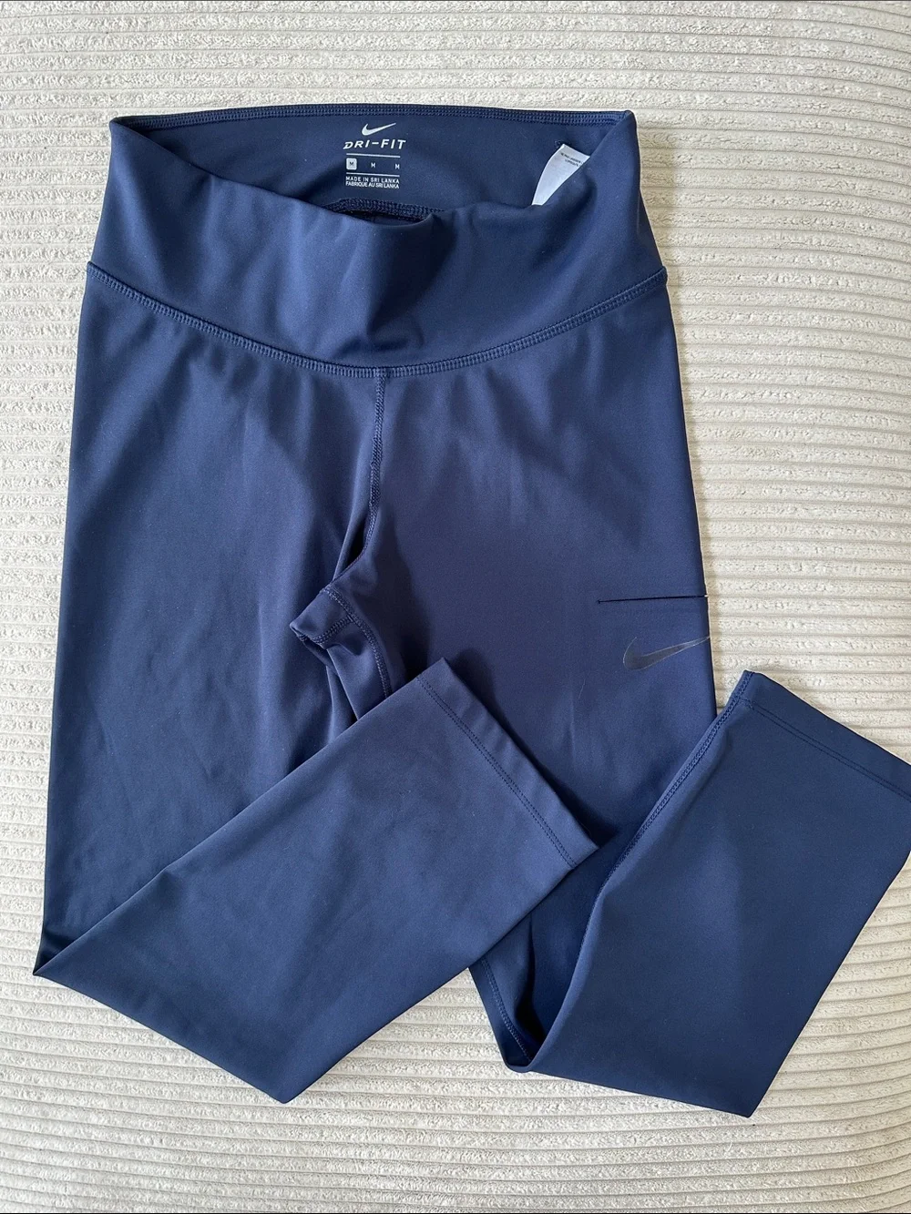 Nike Women’s Navy Blue Dri-FIT Cropped Leggings With Single Side Pocket Size M